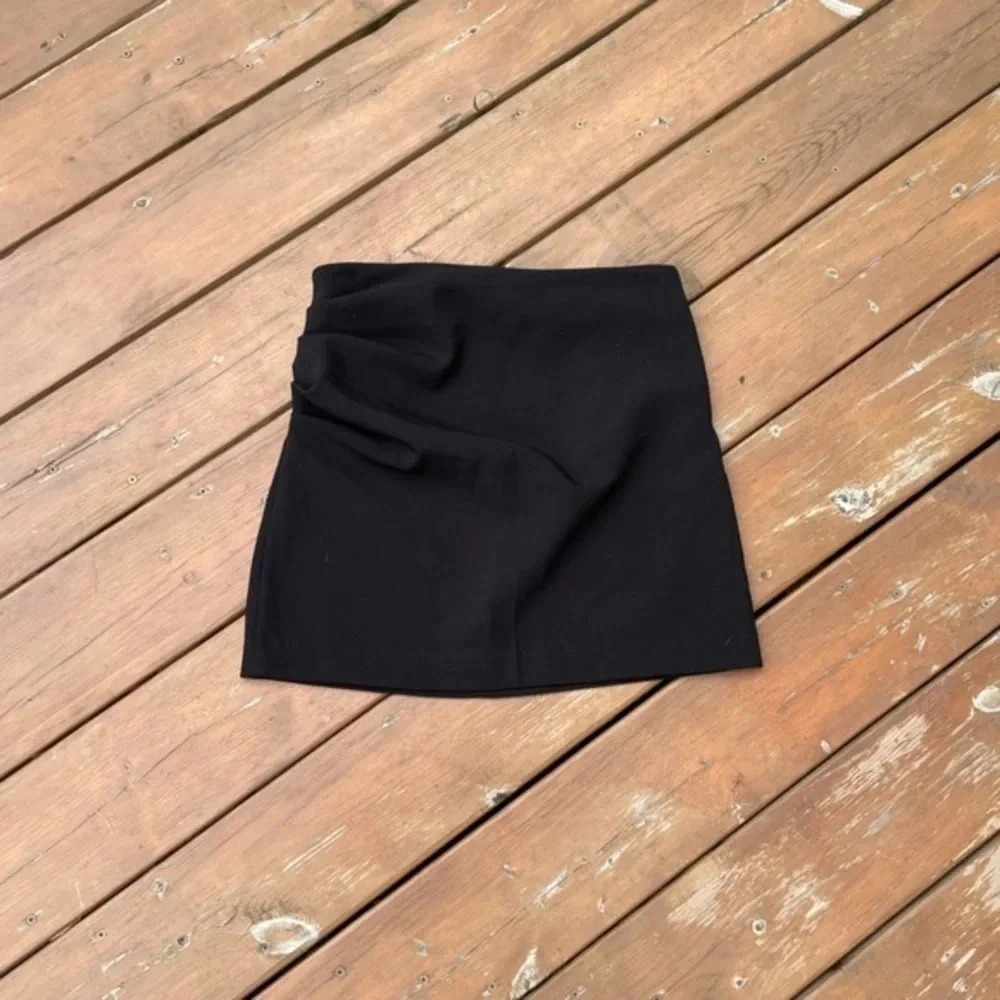 New Dynamite Front Ruched Skirt - Picture 2 of 16